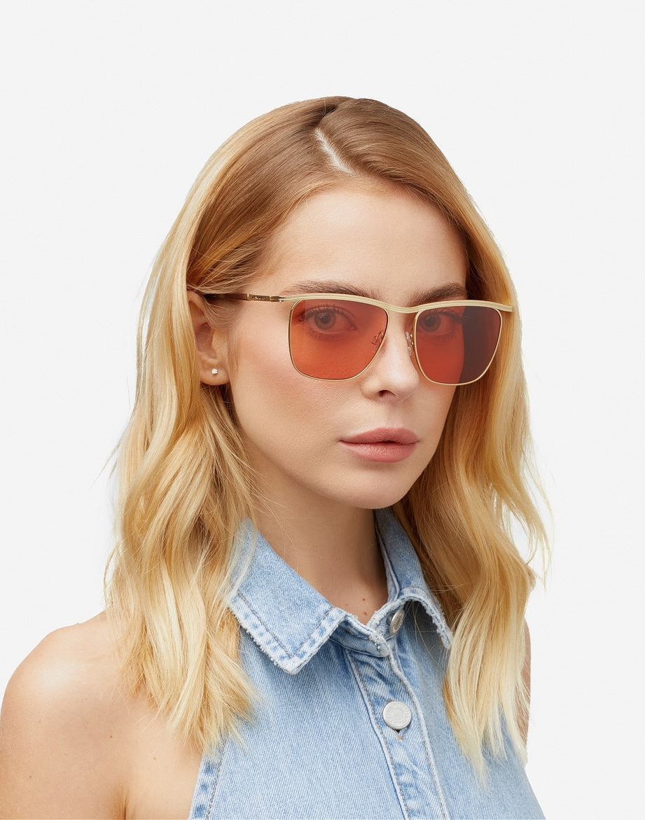 CALI - GOLD SANDSTONE HAWKERS