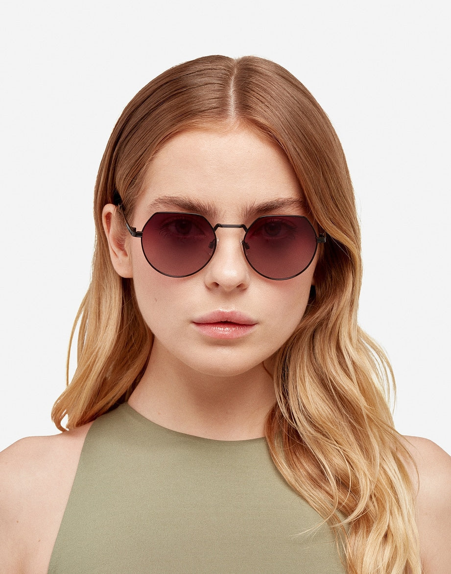 AURA - POLARIZED BLACK GRAPE HAWKERS