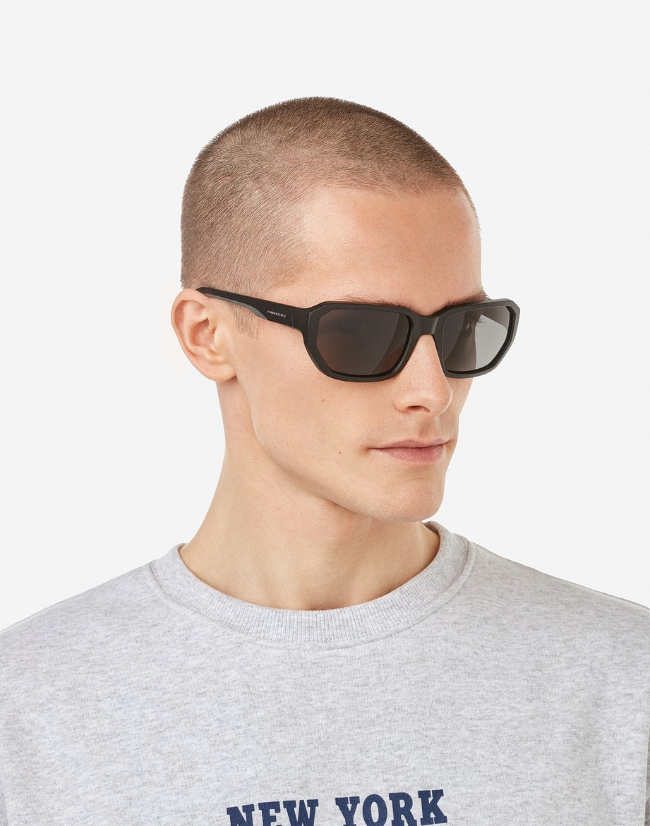 BOLT POLARIZED BLACK DARK HAWKERS
