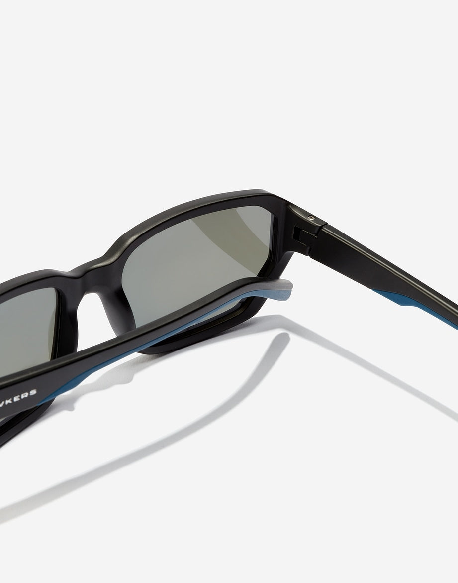 BOLT - POLARIZED BLACK BLUE SKY HAWKERS
