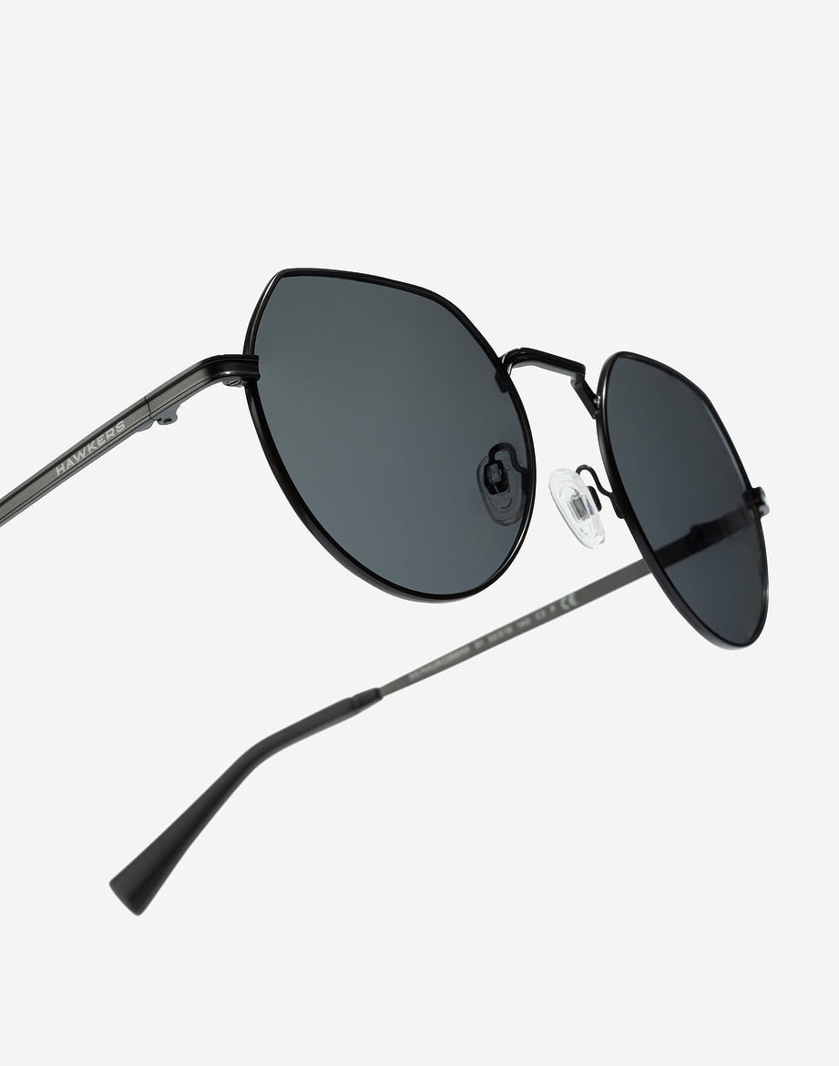 AURA POLARIZED BLACK HAWKERS
