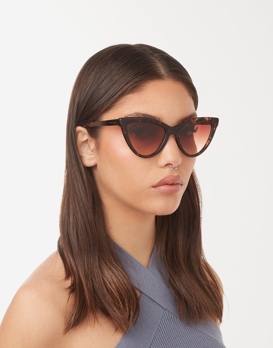 COSMO - BROWN TERRACOTA HAWKERS