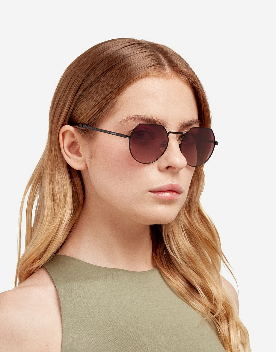 AURA - POLARIZED BLACK GRAPE HAWKERS