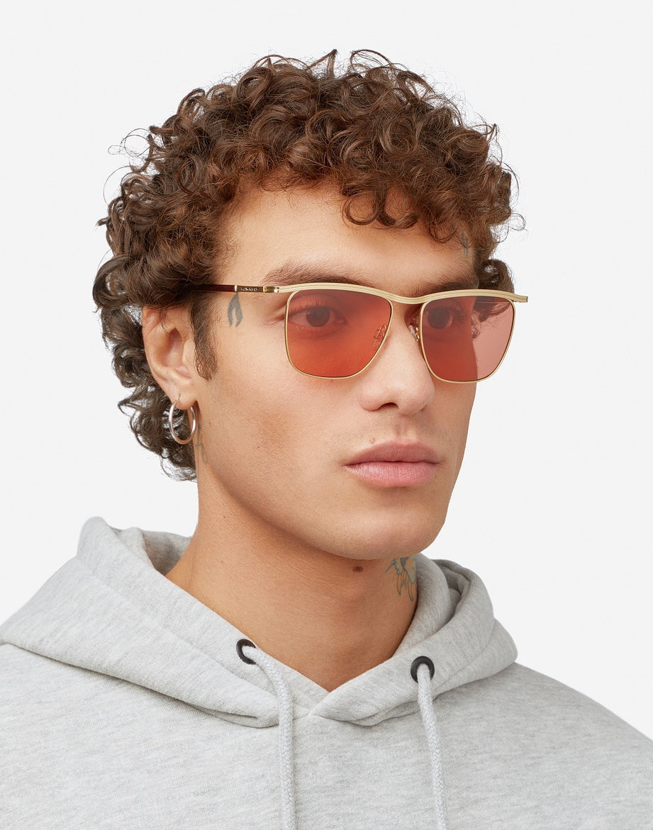 CALI - GOLD SANDSTONE HAWKERS