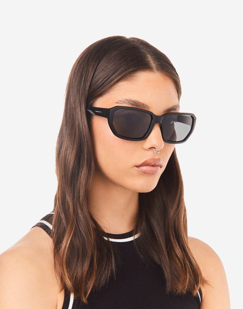 BOLT POLARIZED BLACK DARK HAWKERS
