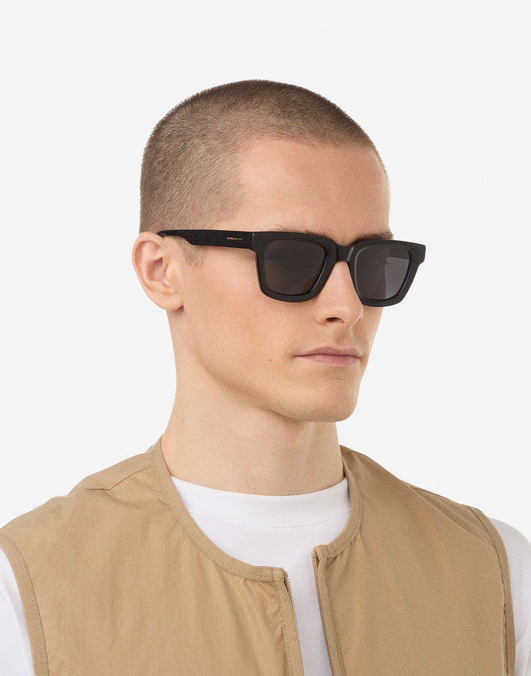 ONE UPTOWN - BLACK APPLE Hawkers